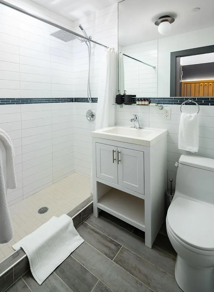 ****  Little Charlie Hotel New York United States