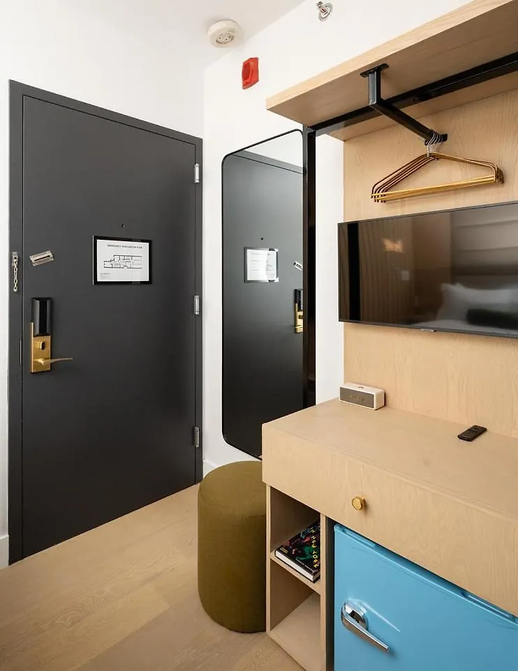 ****  Little Charlie Hotel New York United States