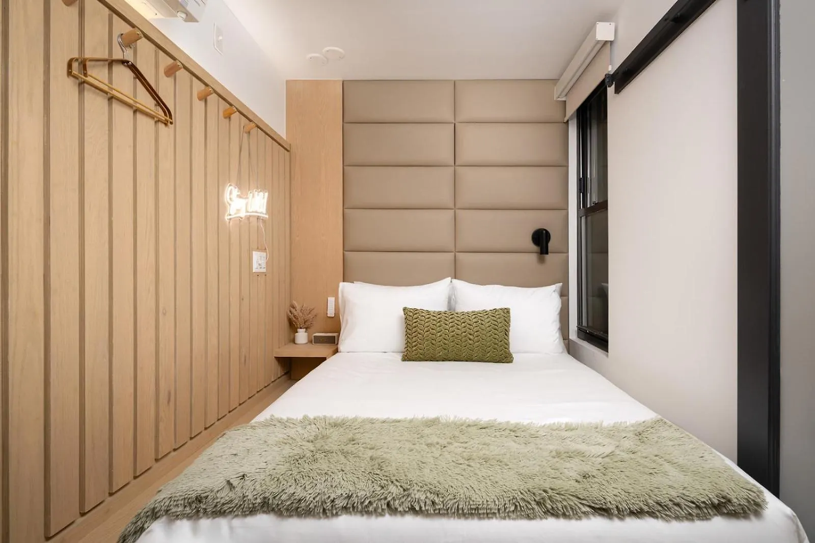 ****  Little Charlie Hotel New York United States